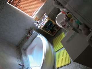 voyeurcam-julmodels-bath-1st-2