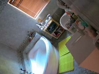voyeurcam-julmodels-bath-1st-2
