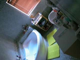 voyeurcam-julmodels-bath-1st-2