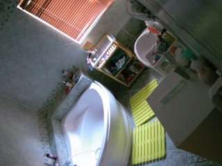 voyeurcam-julmodels-bath-1st-2