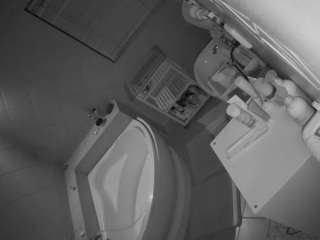 voyeurcam-julmodels-bath-1st-2