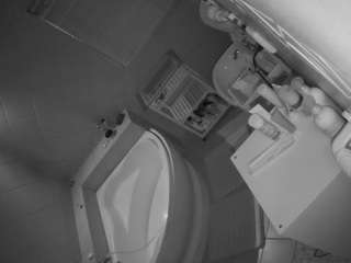 voyeurcam-julmodels-bath-1st-2