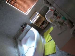 voyeurcam-julmodels-bath-1st-2