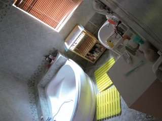 voyeurcam-julmodels-bath-1st-2