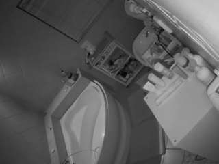 voyeurcam-julmodels-bath-1st-2