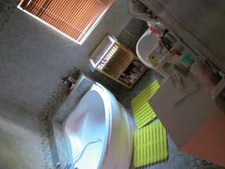 voyeurcam-julmodels-bath-1st-2