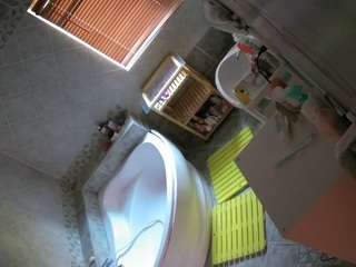 voyeurcam-julmodels-bath-1st-2