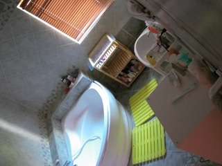 voyeurcam-julmodels-bath-1st-2