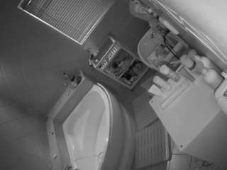 voyeurcam-julmodels-bath-1st-2