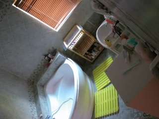 voyeurcam-julmodels-bath-1st-2