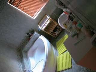 voyeurcam-julmodels-bath-1st-2