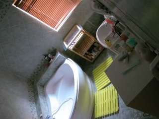 voyeurcam-julmodels-bath-1st-2