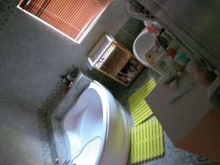 voyeurcam-julmodels-bath-1st-2