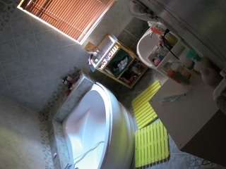voyeurcam-julmodels-bath-1st-2