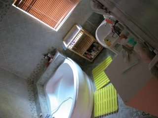 voyeurcam-julmodels-bath-1st-2