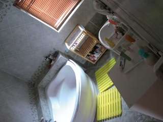 voyeurcam-julmodels-bath-1st-2