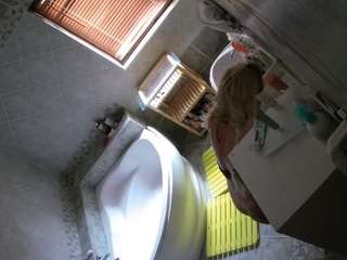 voyeurcam-julmodels-bath-1st-2