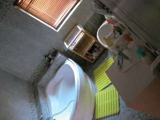 voyeurcam-julmodels-bath-1st-2