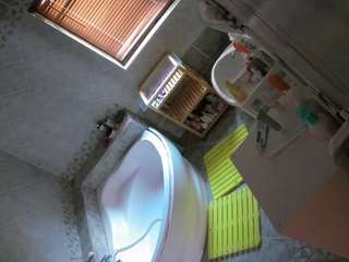 voyeurcam-julmodels-bath-1st-2