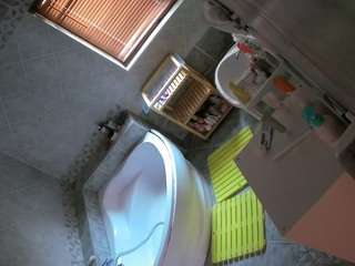 voyeurcam-julmodels-bath-1st-2