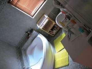 voyeurcam-julmodels-bath-1st-2