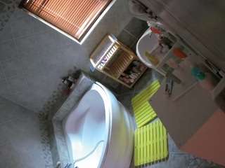 voyeurcam-julmodels-bath-1st-2