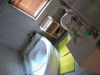voyeurcam-julmodels-bath-1st-2