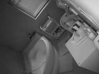 voyeurcam-julmodels-bath-1st-2