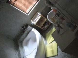 voyeurcam-julmodels-bath-1st-2