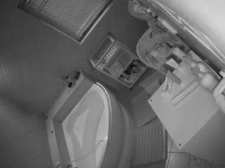 voyeurcam-julmodels-bath-1st-2