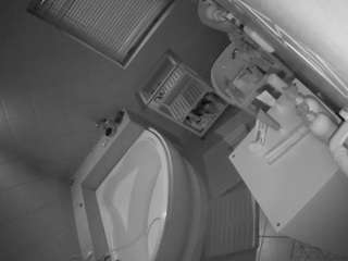 voyeurcam-julmodels-bath-1st-2
