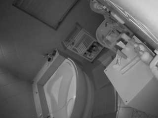 voyeurcam-julmodels-bath-1st-2