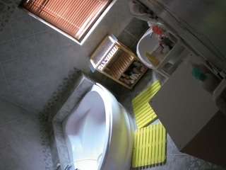 voyeurcam-julmodels-bath-1st-2