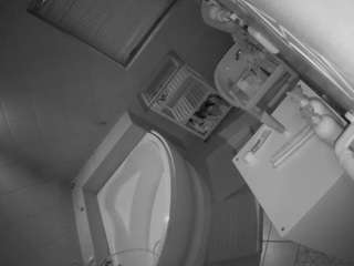 voyeurcam-julmodels-bath-1st-2