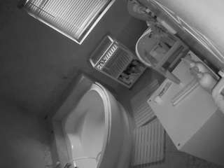 voyeurcam-julmodels-bath-1st-2