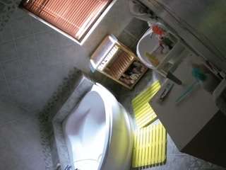 voyeurcam-julmodels-bath-1st-2