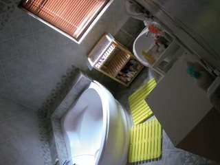 voyeurcam-julmodels-bath-1st-2
