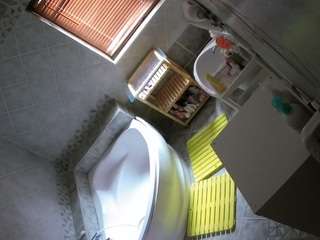 voyeurcam-julmodels-bath-1st-2