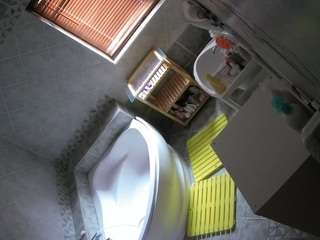 voyeurcam-julmodels-bath-1st-2