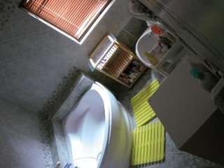 voyeurcam-julmodels-bath-1st-2