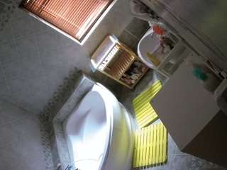 voyeurcam-julmodels-bath-1st-2