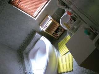 voyeurcam-julmodels-bath-1st-2