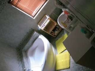 voyeurcam-julmodels-bath-1st-2