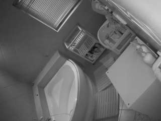 voyeurcam-julmodels-bath-1st-2
