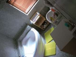 voyeurcam-julmodels-bath-1st-2
