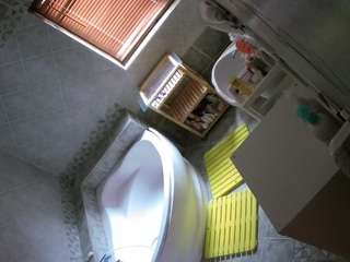 voyeurcam-julmodels-bath-1st-2