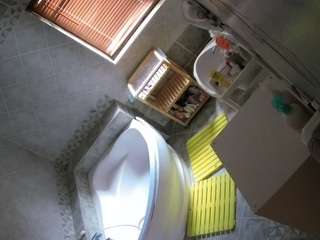 voyeurcam-julmodels-bath-1st-2