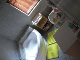 voyeurcam-julmodels-bath-1st-2