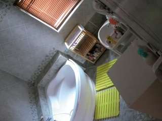 voyeurcam-julmodels-bath-1st-2