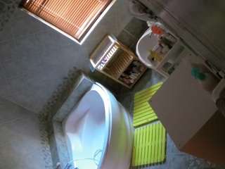 voyeurcam-julmodels-bath-1st-2